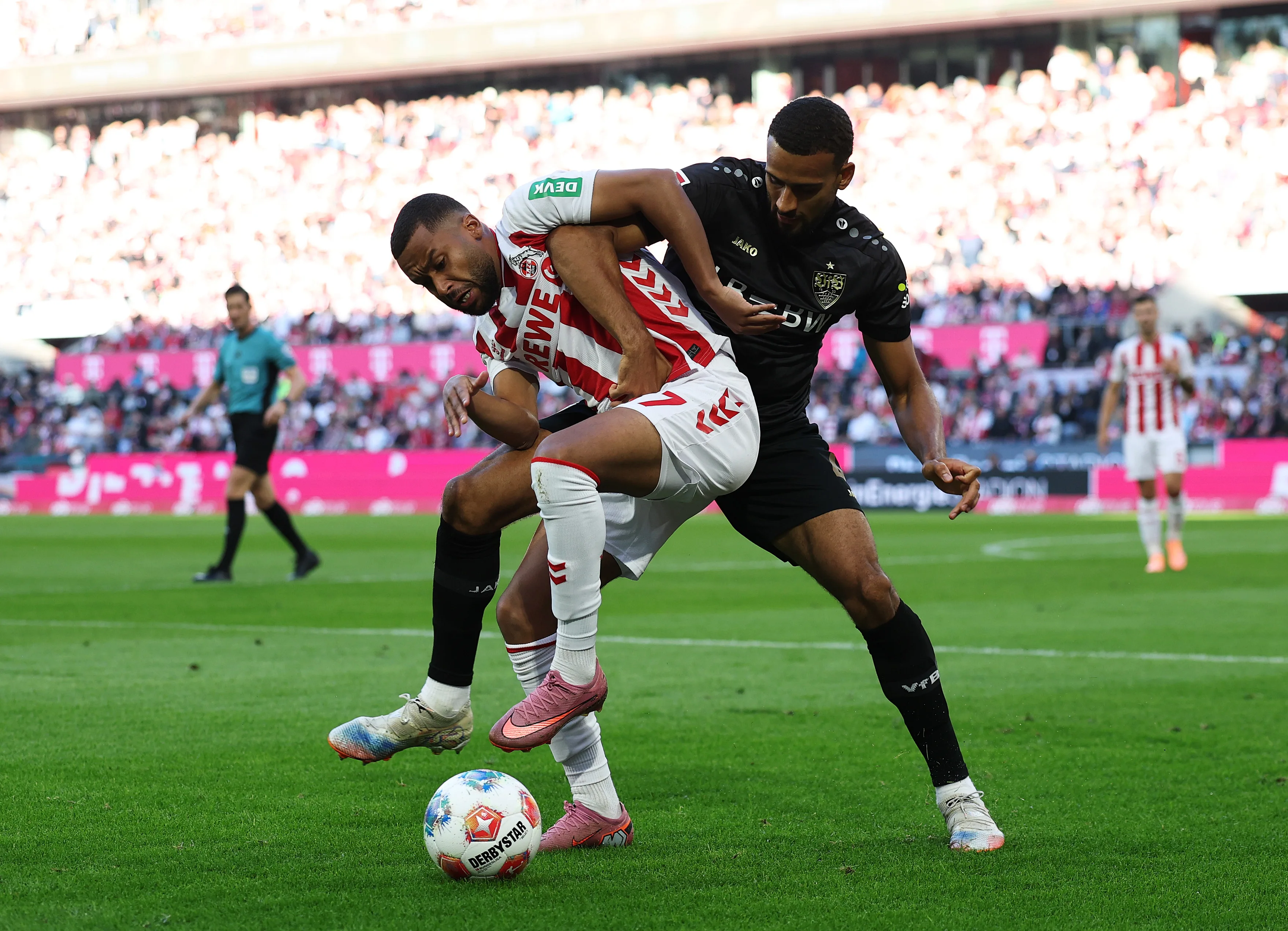 Αμφιλεγόμενο πέναλτι στη Bundesliga: Ο παίκτης δεν πέφτει